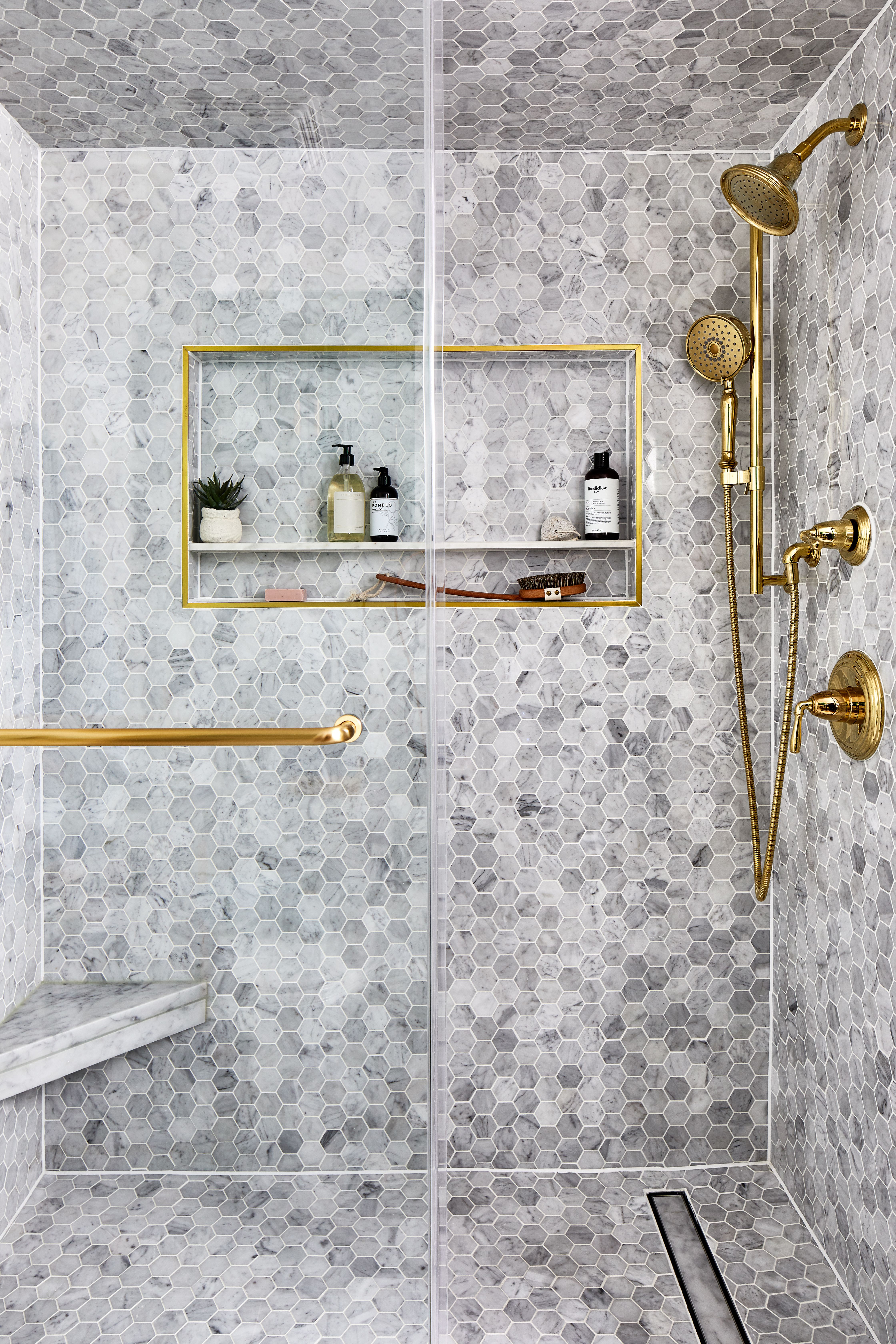 Benefits of Installing a Black Shower Screen in Small Bathrooms