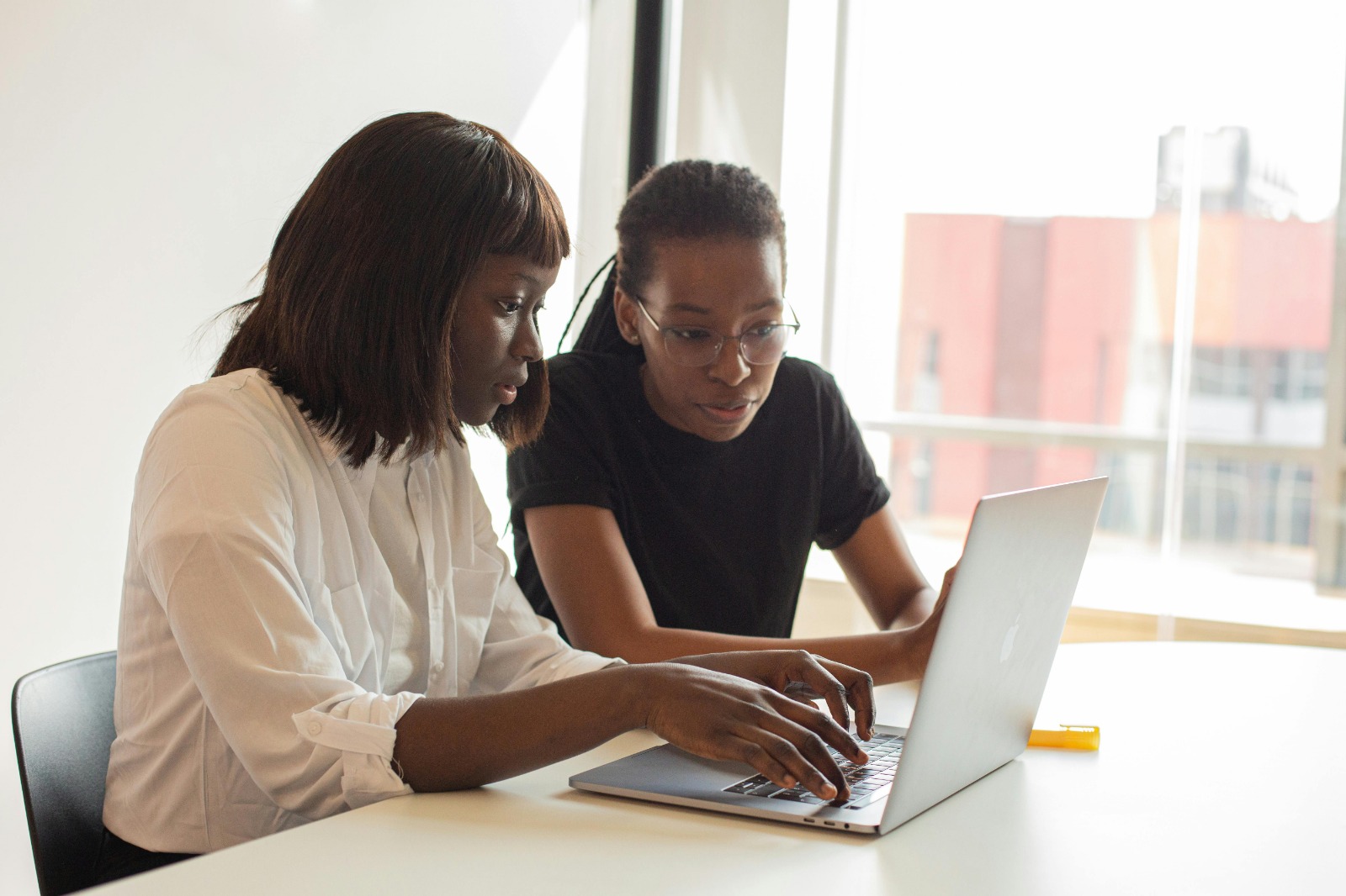 Why Hiring a Social Media Agency Can Boost Your Marketing