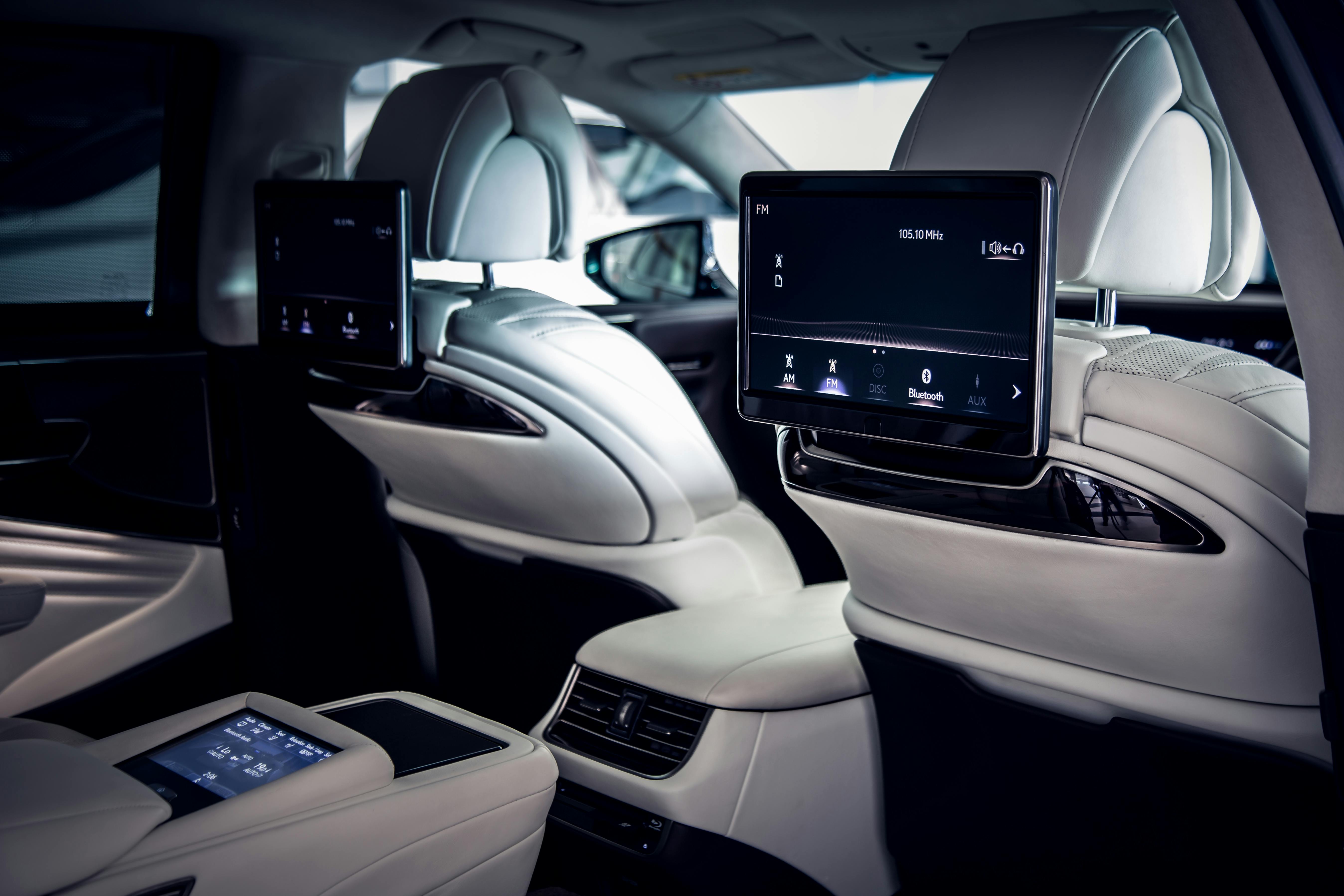 Book Seattle to Vancouver Limo for VIP Transportation