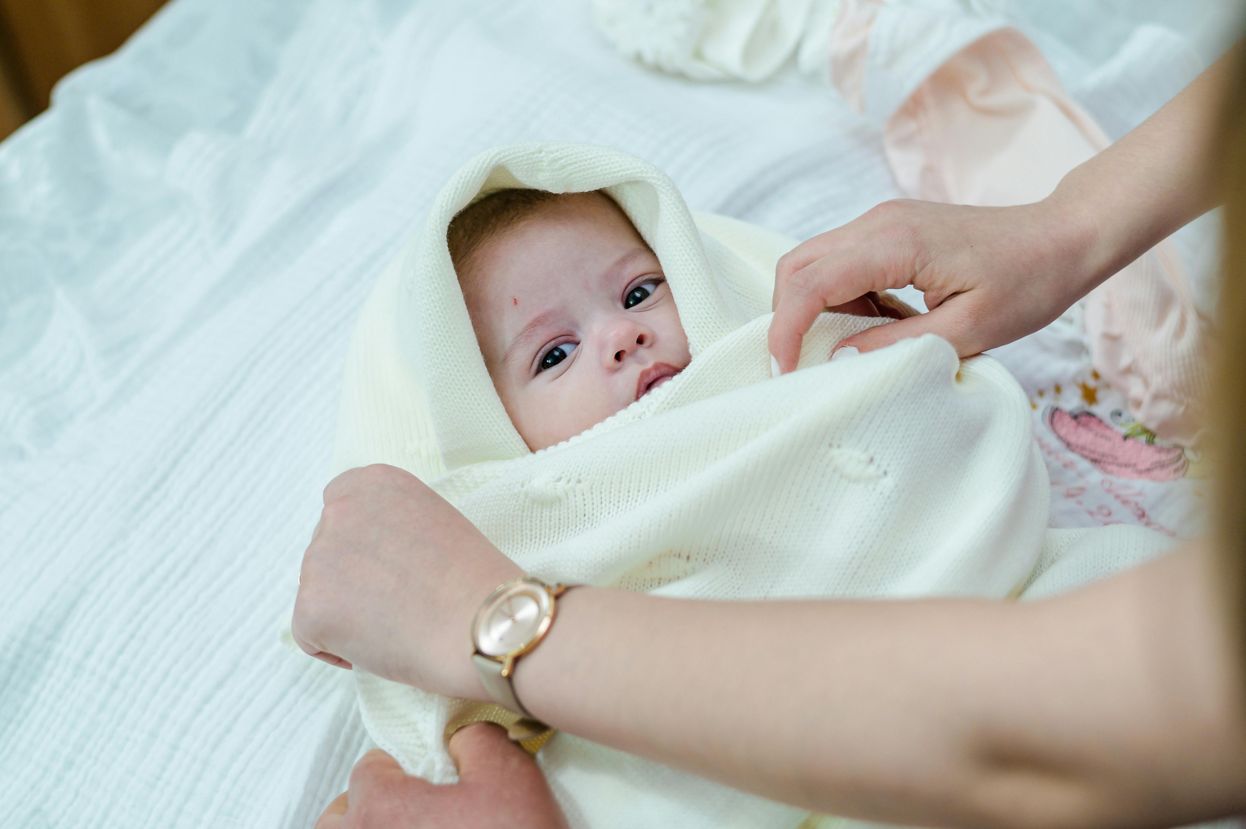 Astuces pour bien utiliser une couverture emmaillotage bébé